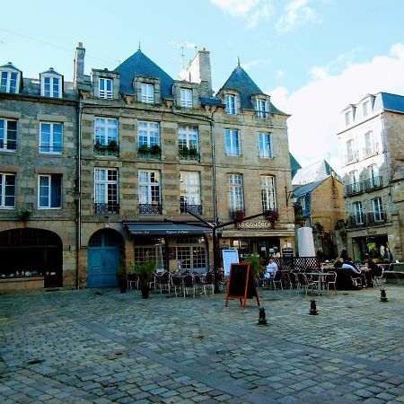 Gate House Lodge Dinan Buitenkant foto