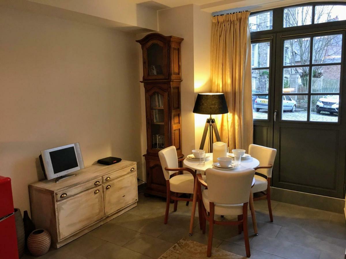 Gate House Lodge Dinan Buitenkant foto