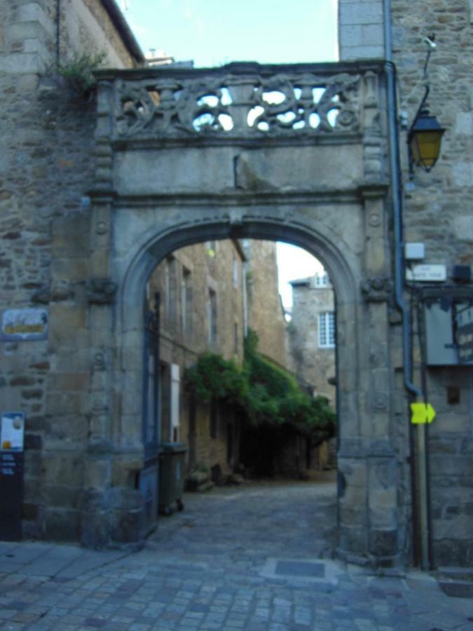 Gate House Lodge Dinan Buitenkant foto